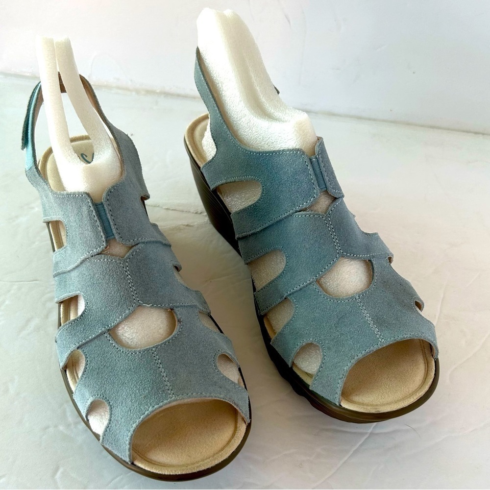 Skechers NIB Parallel Stylin Wedge sandals